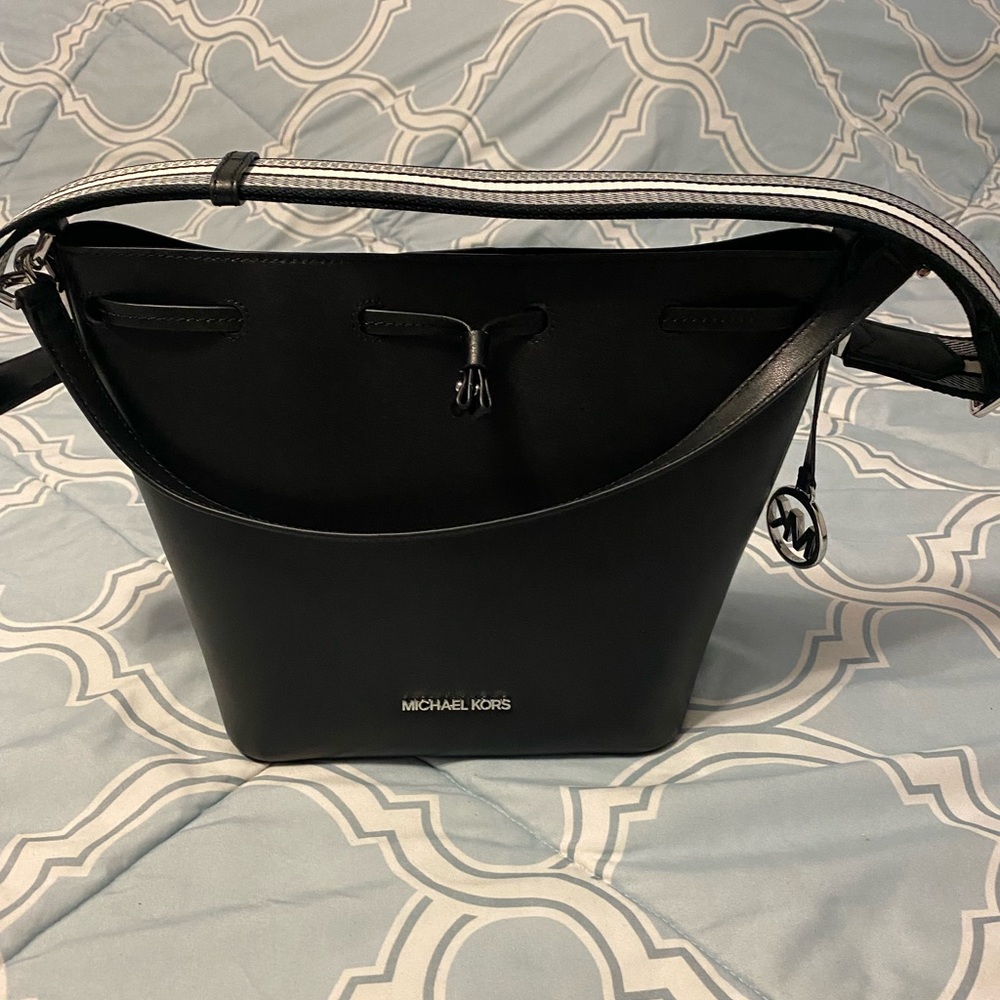 Michael Kors Eden black shoulder/crossbody